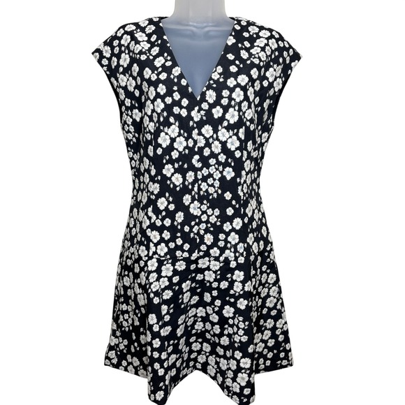 Club Monaco Dresses & Skirts - Club Monaco Black White Floral Jacquard Fit & Flare Vneck Mini Dress Womens‎ 6